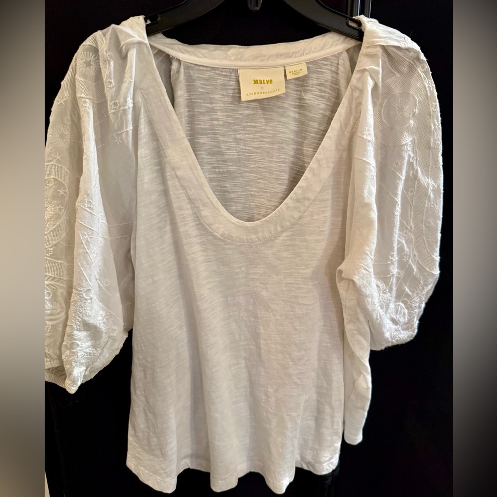 Anthropologie Maeve White, Embroidered Puff Sleeve V-Neck Top. Sz. M